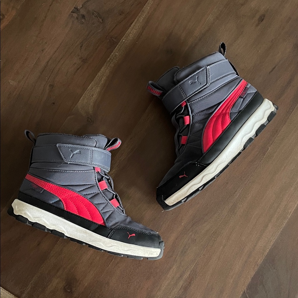 Puma Kids Evolve Gray and Red Winter Snow Boots size 3